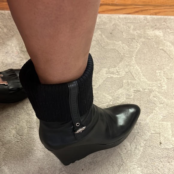 Loui Vuitton boots authentic - Picture 10 of 12